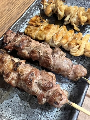 炭火で焼いた焔◯のもつ焼き